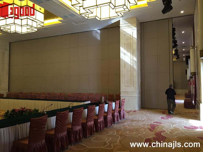 Hotel operable partition wall