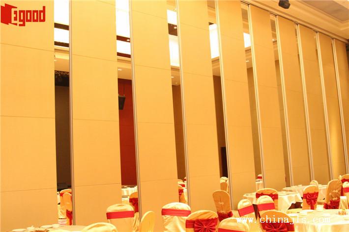 Operable partition wall, banquet hall